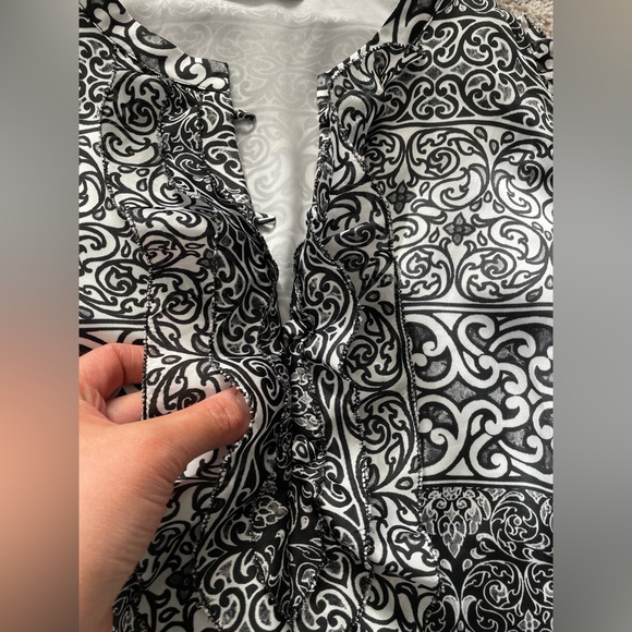 White House Black Market Black and White Patterned Blouse - Picture 9 of 10